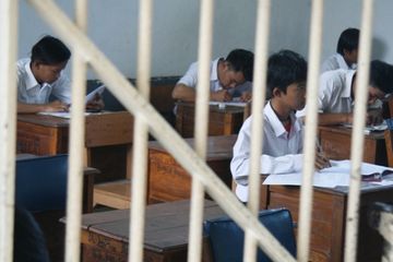 Lembaga Pemasyarakatan Anak Tangerang. Demi mencegah n terinfeksi virus corona Menkumham  Yasonna H. Laoly membebaskan narapidana anak dan dewasa melalui asimilasi dan integrasi.