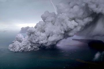 Gunung Anak Krakatau Meletus hingga Sebabkan Dentuman Dahsyat, 13 Gunung Berapi Indonesia Kini Berstatus Waspada - Siaga 8 Misteri Dentuman di Langit Jawa dan Sumatera Sempat Dikira Erupsi Gunung Anak Krakatau tapi Ternyata Bukan!