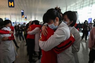 Akhir Pekan Masyarakat Wuhan Pesta, Rayakan Kebebasan dari Virus Corona