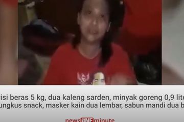 Seorang perempuan marah-marah lantaran menganggap bantuan yang ia terima dari pemerintah tak sesuai