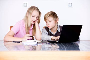 4 Cara Asik Belajar Bareng Adik Selama Sekolah Online Biar Waktuberkualitas Semua Halaman Cewekbanget 4 Cara Asik Belajar Bareng Adik Selama Sekolah Online Biar Waktuberkualitas Semua Halaman Cewekbanget