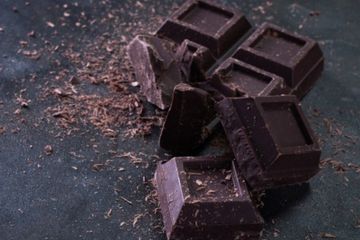 Asam amino dan L-arginin dalam cokelat hitam dapat mengatasi ejakulasi dini.