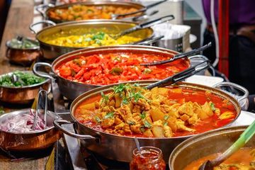 Meski Lapar Jangan Langsung Makan Berat Saat Buka Puasa, Ini Alasannya