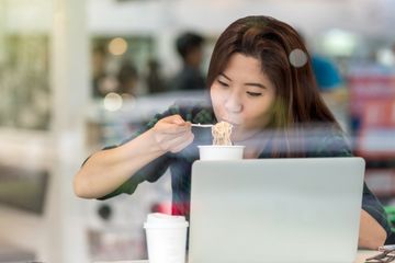 Cara Bijak Supaya Mi Instan Menjadi Sehat untuk Dikonsumsi, Coba Deh