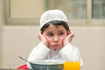Menyiapkan menu sahur dan berbuka puasa untuk anak harus menjamin kebutuhan semua nutrisinya agar tidak menganggu tumbuh kembangnya.
