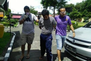 Seorang mantan narapidana yang baru keluar penjara di Padang ditangkap polisi pada Kamis (30/4/2020) karena membakar rumah mertuanya. 