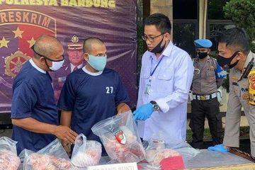 Para penjual daging sapi reject ini ditangkap karena sebenarnya menjual daging babi.