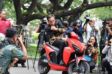 Tukang Bangunan Ini Berhasil Ngeprank Pejabat Negara! Menang ...