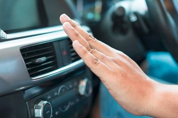 Keracunan AC Mobil, Pasangan ASN Setengah Telanjang Pingsan dengan Mulut Berbusa 