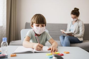 Para Orangtua menolak sekolah dibuka kembali