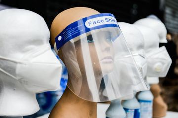 Face Shield Kini Mulai Mencuri Perhatian, Benarkah Efektif Tangkal Corona?