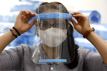 Face shield atau pelindung wajah akan menjadi bagian alat pelindung diri masyarakat menghadapi new normal life.