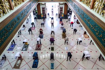 Aplikasi pesan saf sebelum salat berjamaah