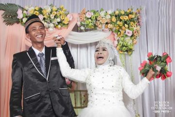 Kisah Tri Sutiyem yang berusia 65 tahun menikahi Ardi Waras, pemuda berusia 24 tahun