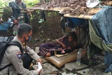 Wahati melahirkan sendirian di sebuah semak-semak di bilangan Cengkareng, Selasa (9/6/2020) 