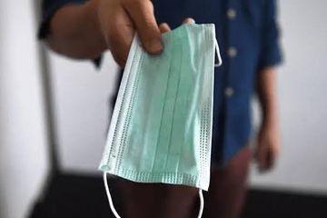 Di era new normal, pandemi Covid-19 masih berlangsung. Protokol kesehatan  tetap mewajibkan siapapun memakai masker saat keluar rumah.