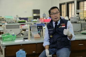 Gubernur Jawa Barat Ridwan Kamil mengatakan gara-gara Covid-19, Jawa Barat menjadi salah satu provinsi dengan warga miskin terbanyak di Indonesia.