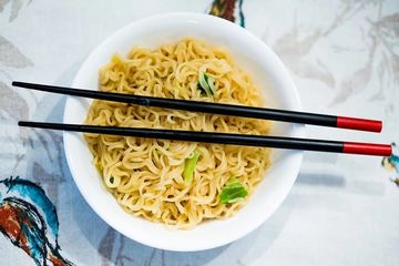Habiskan Setengah Kardus Mi Instan dalam Seminggu, Mahasiswa Ini Muntah Darah hingga Divonis Tak Boleh Makan Makanan Itu Seumur Hidup