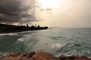 Wisata Pantai Dibuka Lagi Maksimal 75 Orang, Paranormal Kondang Ini Berikan Peringatan: 'Sampai Hari Ini Belum Stabil', Kenapa?
