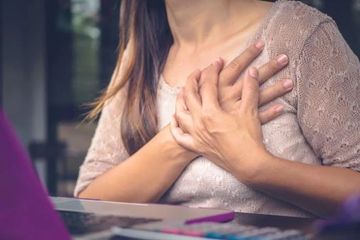 Nyeri dada di trimester awal kehamilan bisa disebabkan oleh banyak hal, di antaranya morning sickness