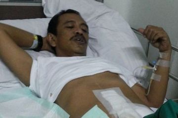 Zainal Idris Miolo (53), mantan wartawan tabloid motor plus yang menderita kanker usus besar sejak 5 tahun lalu.