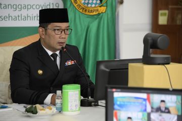 Gubernur Jabar Ridwan Kamil saat menjadi narasumber Web Seminar (Webinar) Nasional: UMKM Tangguh Ekonomi Tumbuh di Era Adaptasi Kebiasaan Baru &ldquo;New Normal New Hope&rdquo; via video conference dari Gedung Pakuan, Kota Bandung, Rabu (1/7/2020).
