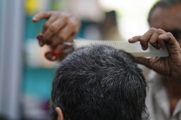 Ilustrasi rambut putih atau uban