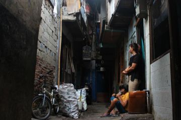 Di pemukiman padat penduduk, sangat sulit melakukan isolasi mandiri bila ada yang terkena Covid-19