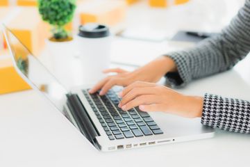 Berita Berbisnis Terbaru Hari Ini Nakita<script async src=