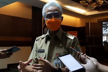 Gubernur Jawa Tengah Ganjar Pranowo, wilayah yang dipimpinnya mendapat sorotan karena pada kasus virus corona, angka kesembuhan yang rendah, namun memiliki tingkat kematian yang tinggi.