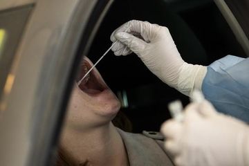 Harga Tes PCR Dibanderol Rp 900 Ribu, Ahli Epidemiologi: 'Harusnya Semuanya Disubsidi Pemerintah'