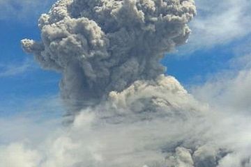 Detik Detik Gunung Sinabung Kembali Meletus Dengan Tinggi Kolom Abu 5 Km Ini Daftar 68 Gunung Api Aktif Di Indonesia Tak Ada Alasan Untuk Turunkan Kewaspadaan Semua Halaman Intisari