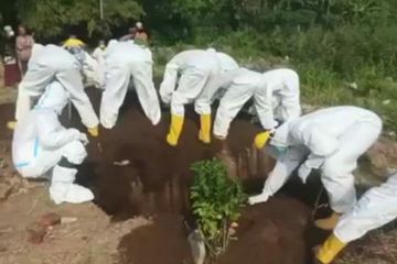 Takut Tertular Virus Corona, Petugas Pemakaman Jenazah Pasien Covid-19 Terpaksa Menutup Liang Lahat dengan Tangan Kosong