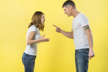 Jangan Terbawa Emosi, Perdebatan Soal Hal-hal Ini Bisa Membuat Hubungan dengan Pasangan Kandas! - Semua Halaman - Stylo