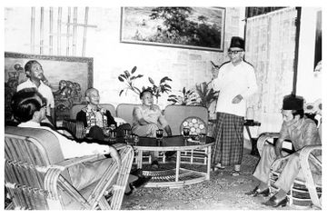 Mengapa Para Pemuda Membawa Soekarno Dan Hatta Ke Rengasdengklok Menjelang Proklamasi Kemerdekaan Semua Halaman Kids