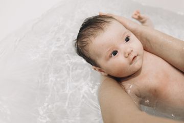 Lima hal penting memandikan bayi di era new normal