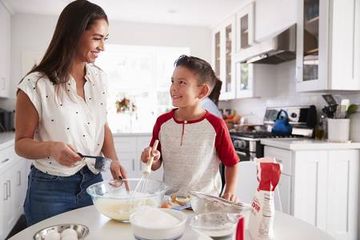 Masa Pandemi, Lebih Aman Masakan Rumahan, Saatnya Mengajarkan Si Kecil Memasak