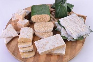 Tempe dibungkus daun pisang lebih berbahay dibanding dibungkus plastik