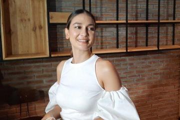 Diminta Belajar Kuat dan Tegar, Artis FTV Revi Mariska Malah Hina ...