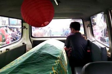 Warga Dimasukan ke Ambulan Berisi Keranda Mayat Karena Tak Pakai Masker, Warga Parung Bogor Kapok