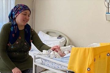 Derya Sert, seorang wanita dari Turki yang melahirkan bayinya lewat transplantasi rahim.