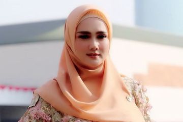 Anggota DPR dari Fraksi Partai Gerindra Mulan Jameela mempertanyakan harga vaksin Covid-19 kepada Erick Tohir yang dinilainya mahal dan bakal membebani rakyat.