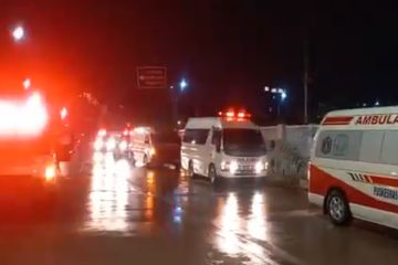 Antrean ambulans memasuki RSD Wisma Atlet, Selasa (15/9/2020) malam.