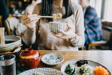 Diet perempuan Jepang, ampuh turunkan berat badan dan menjjaga selalu ideal. Ada lima cara, silahkan pilih yang paling disukai.
