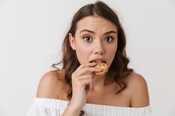Mengunyah makanan dengan benar kunci mendapatkan 4 manfaat kesehatan besar berikut ini.