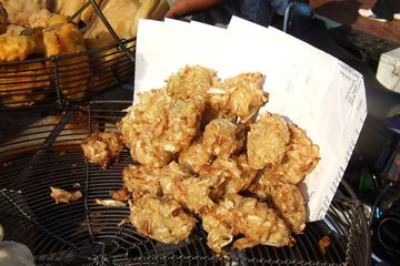 Makan gorengan sebagai menu buka puasa sangat tidak dianjurkan karena berdampak pada kesehatan.