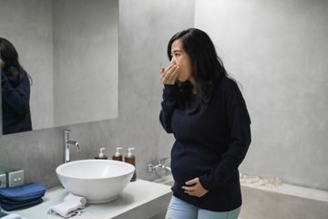Cara mengatasi masuk angin saat hamil muda.