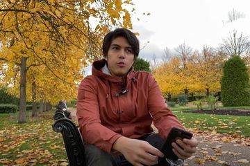  El Rumi kembali ke London untuk melanjutkan sekolah saat pandemi Covid-19 masih berlangsung. 
