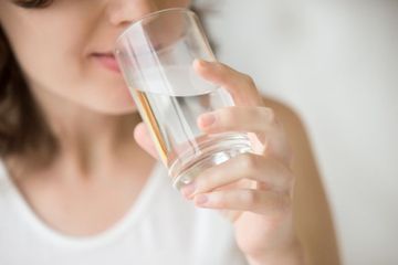 Kurang minum bisa menyebabkan gairah bercinta menurun.