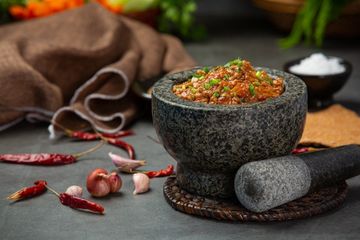 Penjelasan mengenai ibu menyusui tidak boleh makan makanan pedas agar ASInya tidak pedas